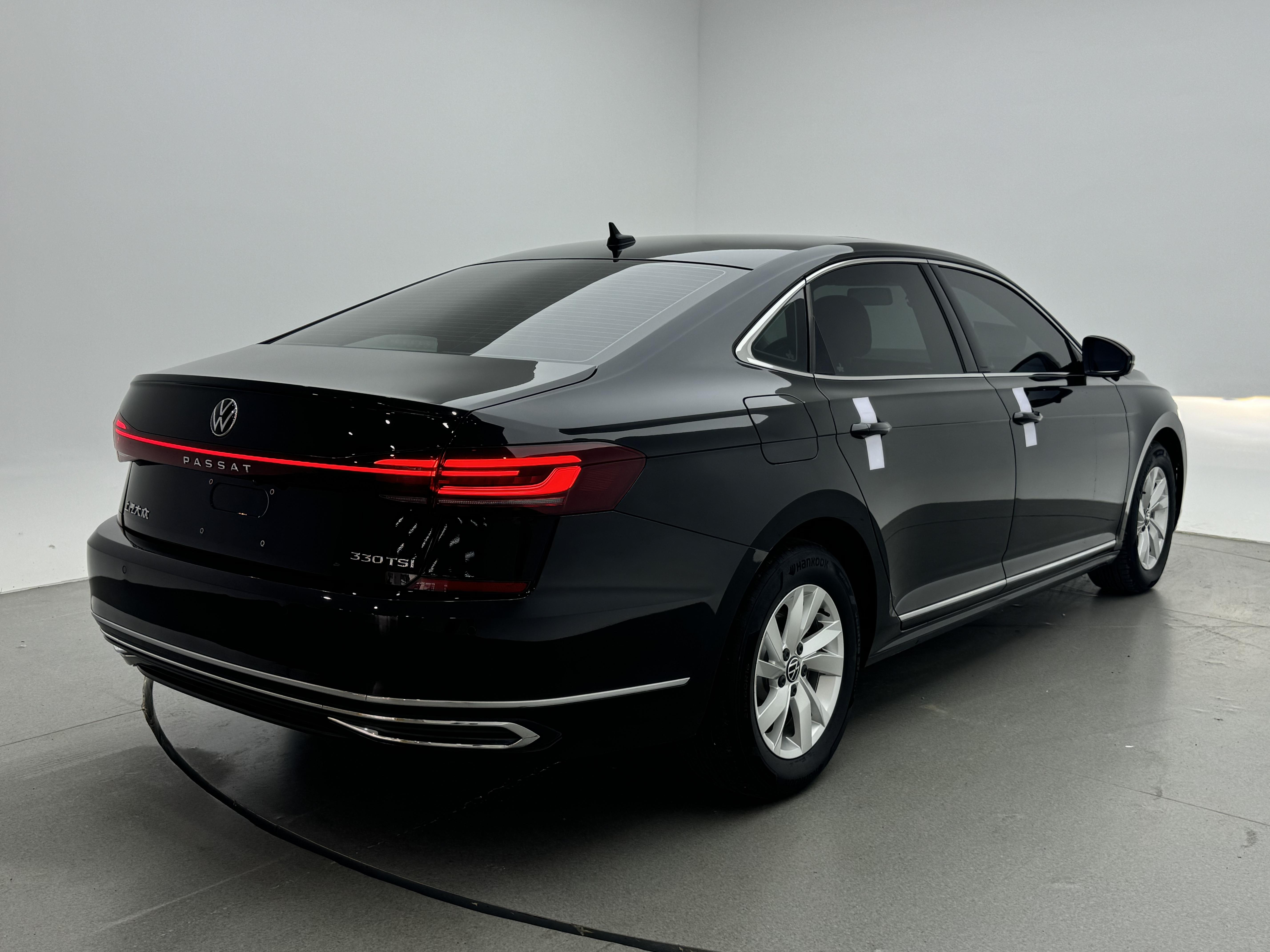 Volkswagen Passat (North America and China) 2022 thumb 4