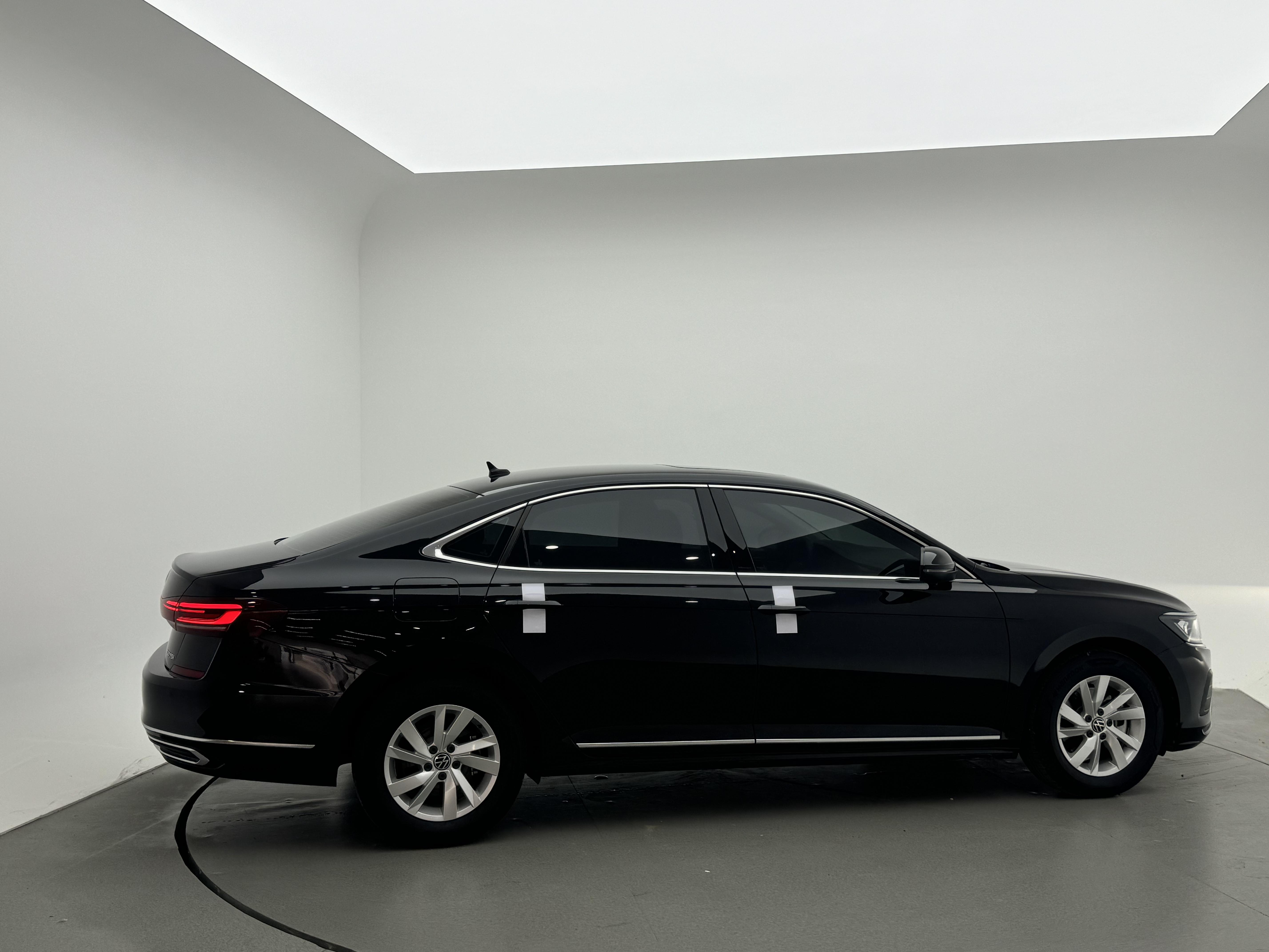 Volkswagen Passat (North America and China) 2022 thumb 5