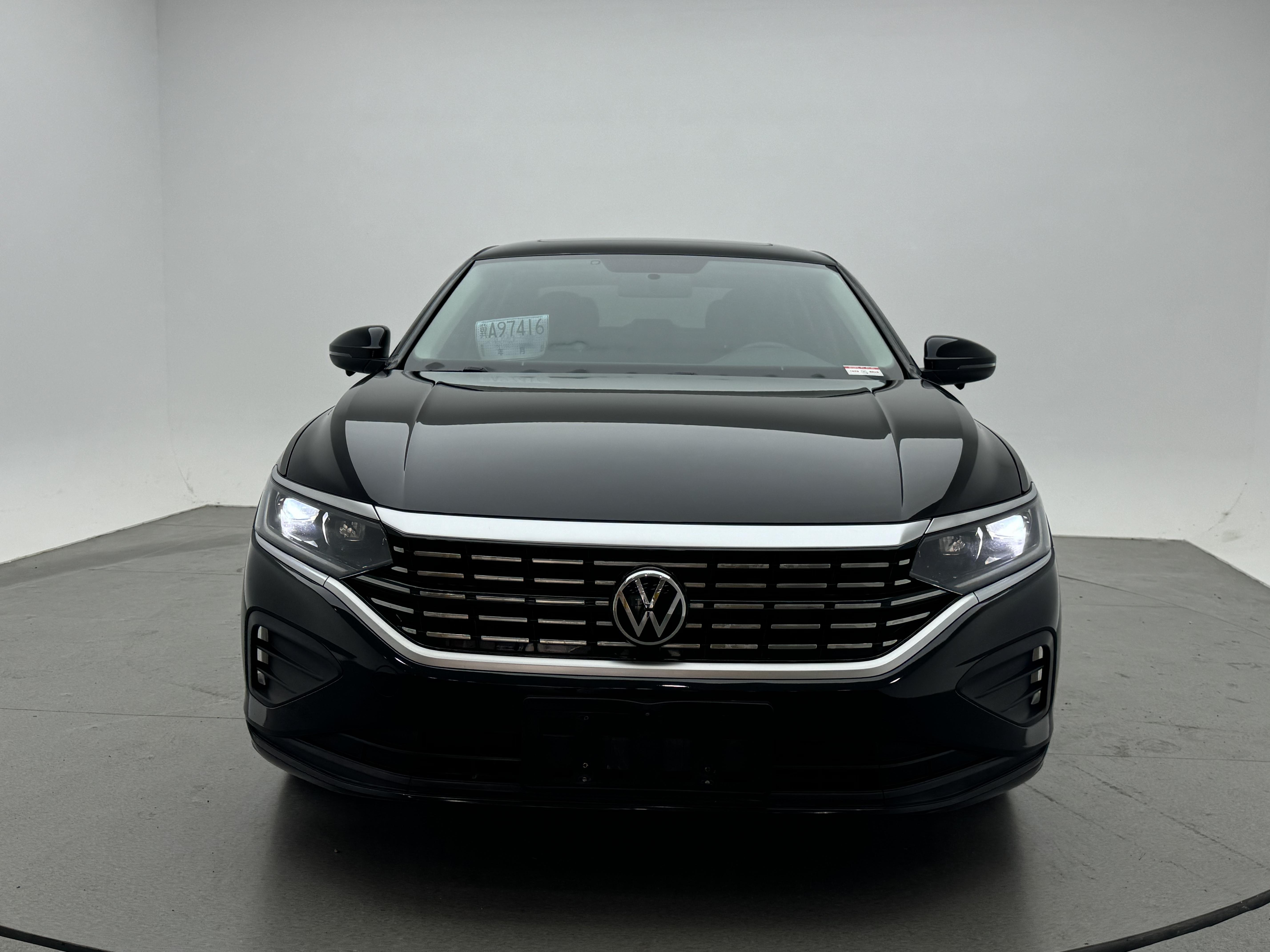 Volkswagen Passat (North America and China) 2022 thumb 9