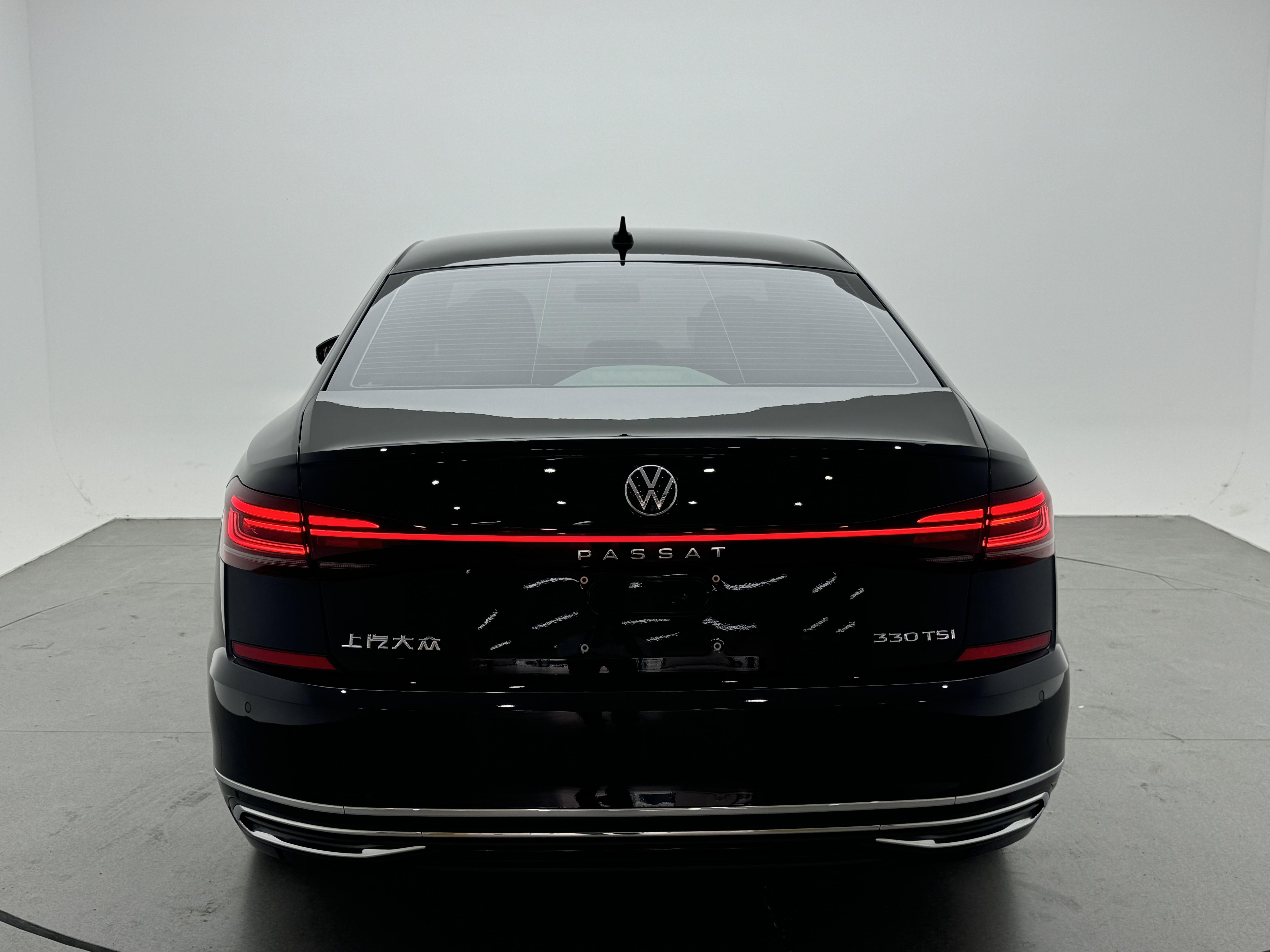 Volkswagen Passat (North America and China) 2022 thumb 12