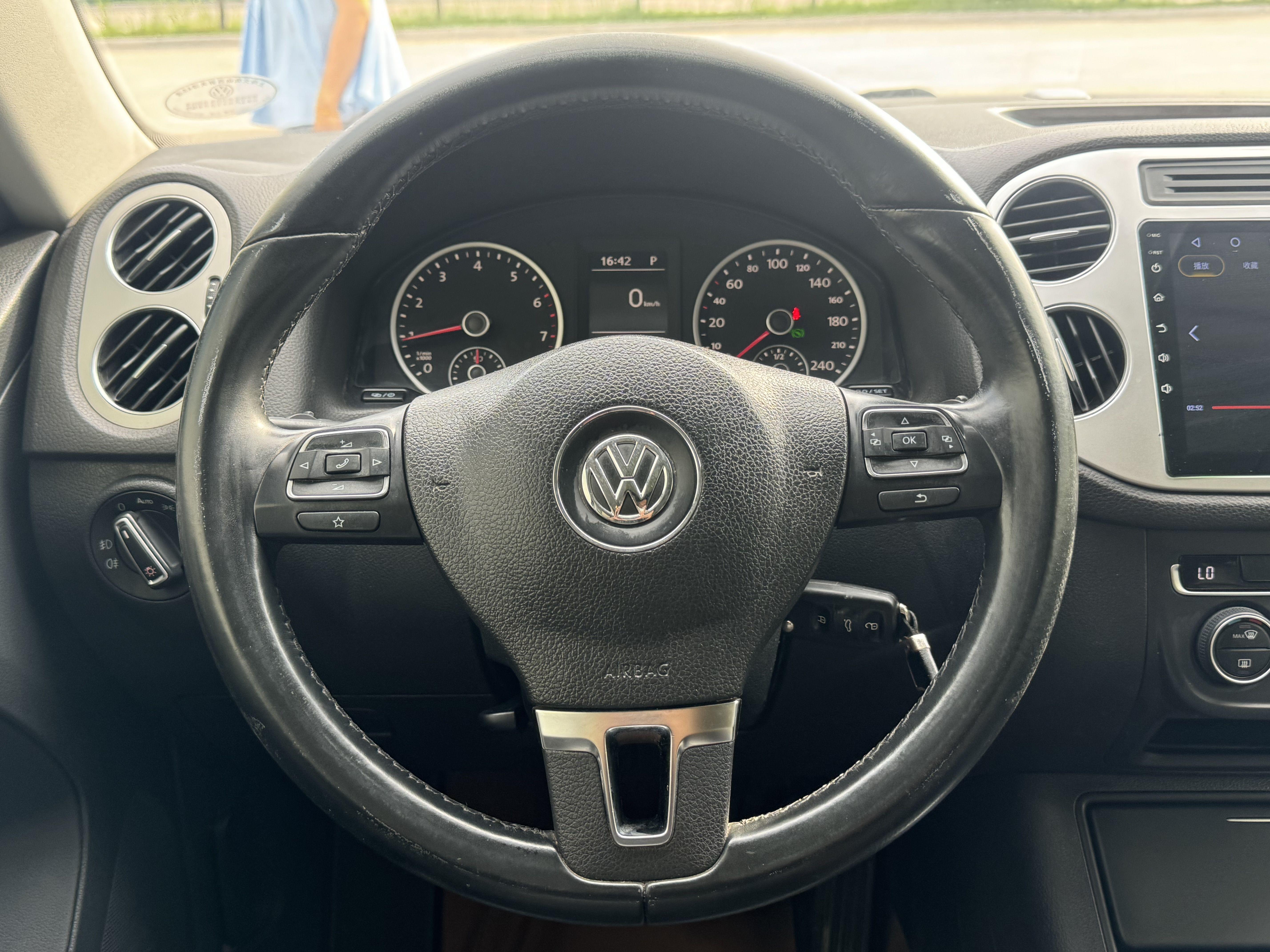 Volkswagen Tiguan 2015 thumb 12