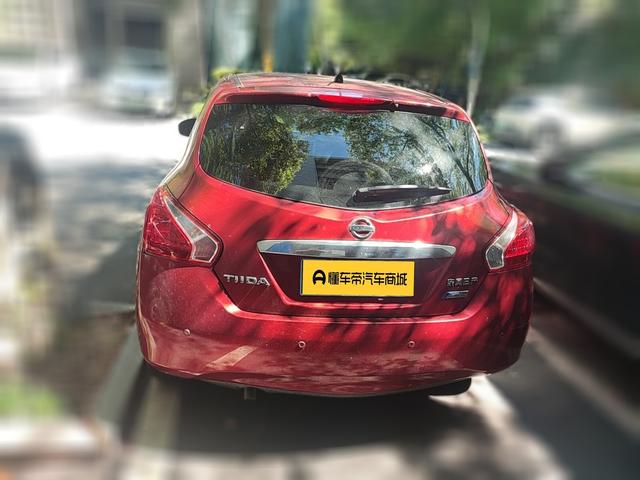 Nissan Tiida 2011 thumb 3