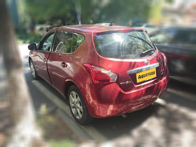 Nissan Tiida 2011 thumb 4
