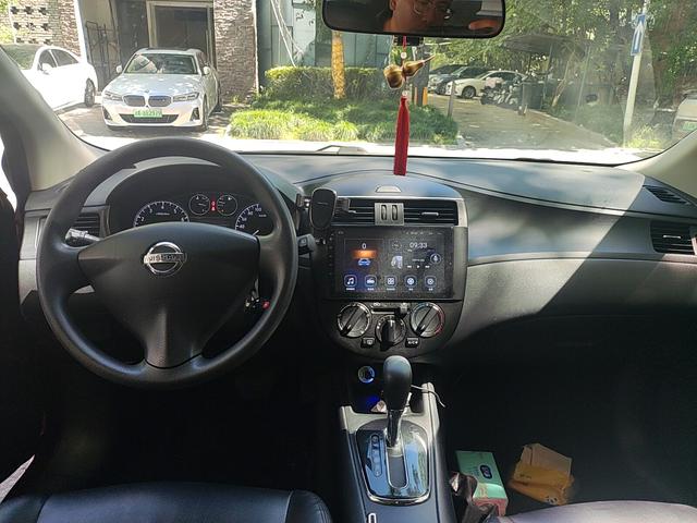 Nissan Tiida 2011 thumb 8