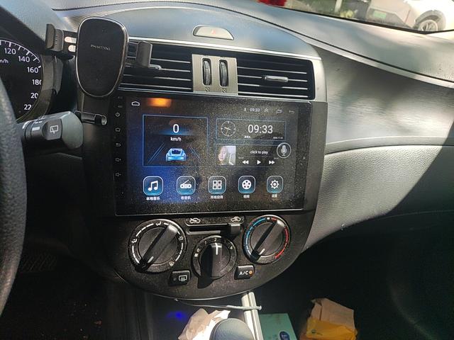 Nissan Tiida 2011 thumb 10