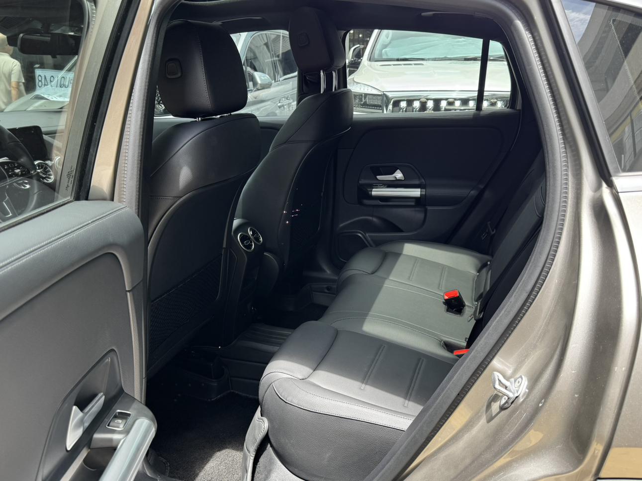 Mercedes-Benz GLA 2023 thumb 11