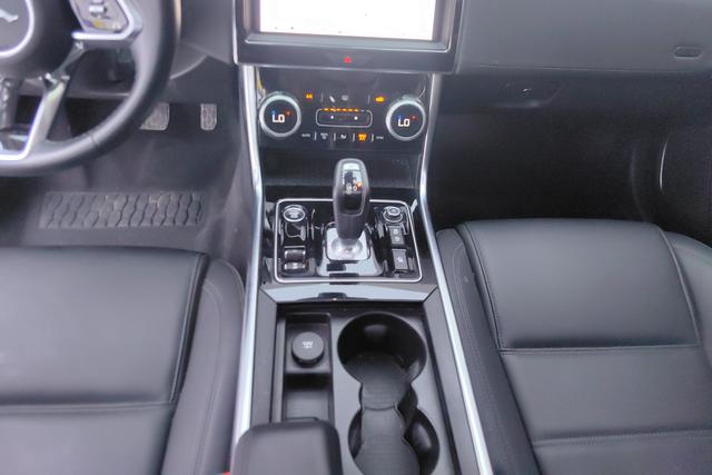 Jaguar XEL 2020 thumb 9