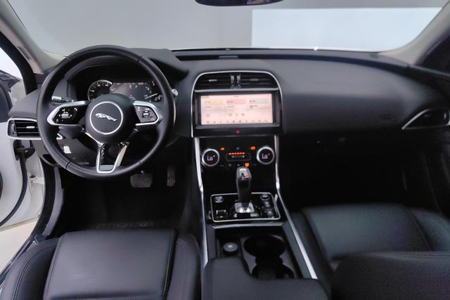 Jaguar XEL 2020 thumb 11