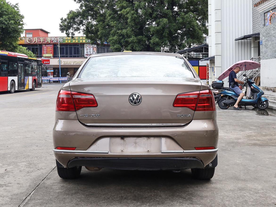 Volkswagen Bora 2012 thumb 4