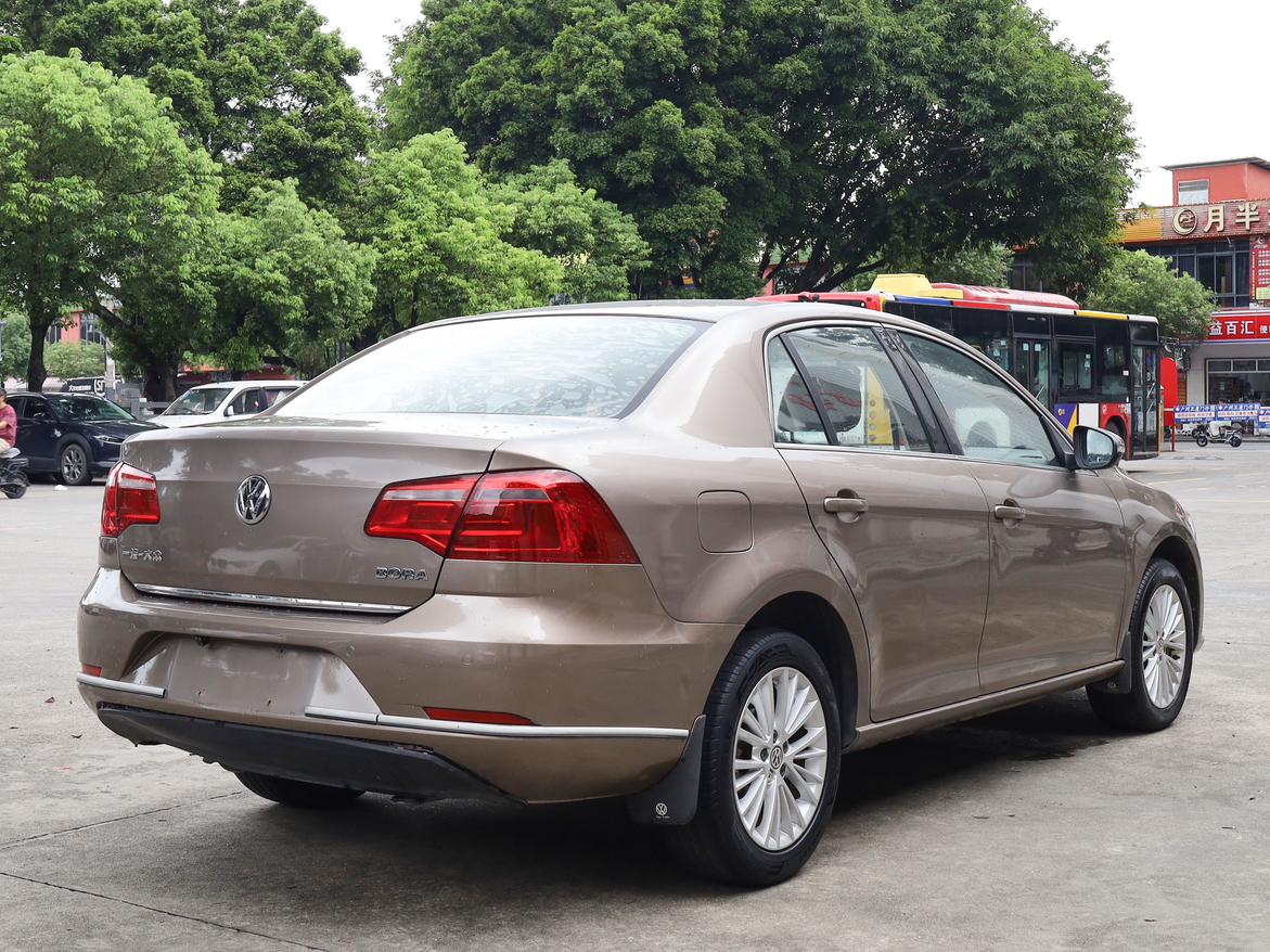 Volkswagen Bora 2012 thumb 5