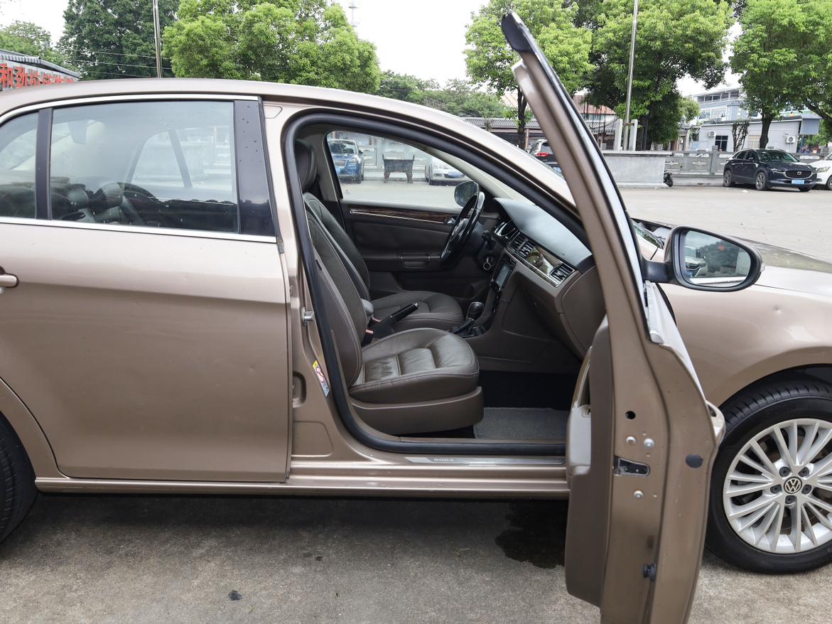 Volkswagen Bora 2012 thumb 8