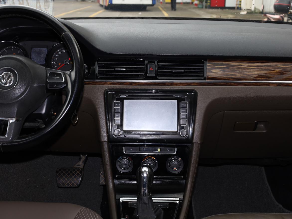 Volkswagen Bora 2012 thumb 9