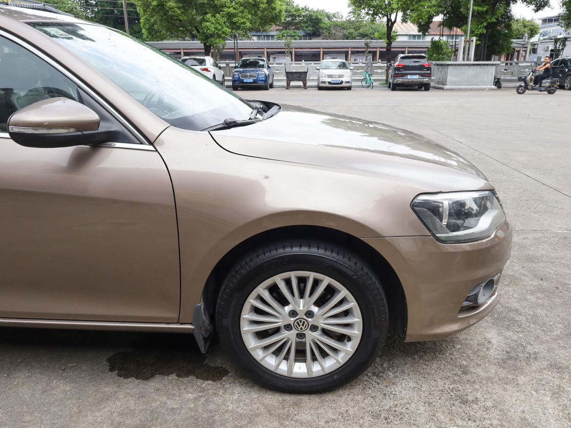 Volkswagen Bora 2012 thumb 11