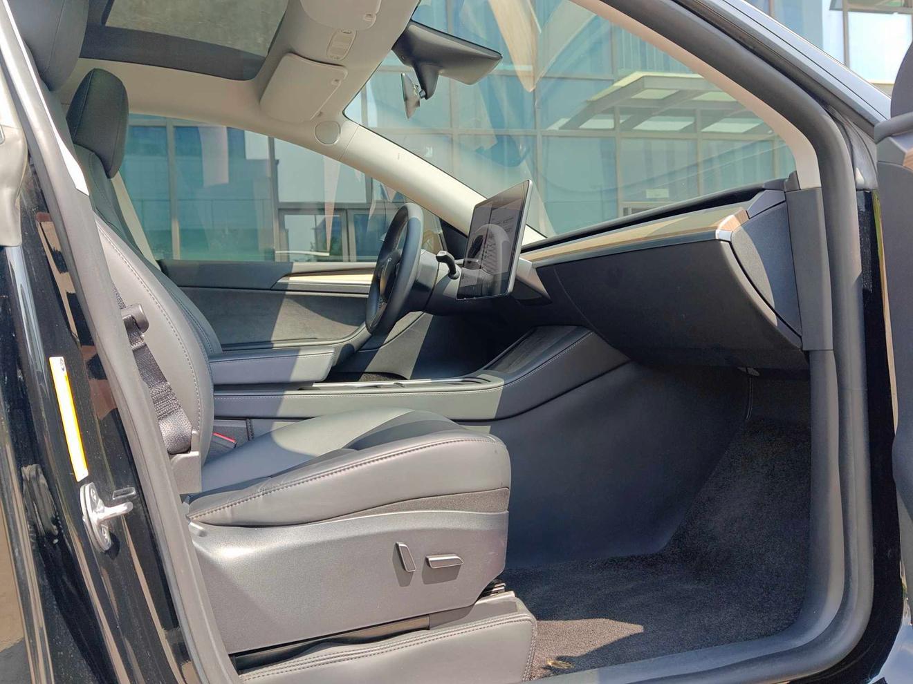 Tesla Model Y 2022 thumb 6