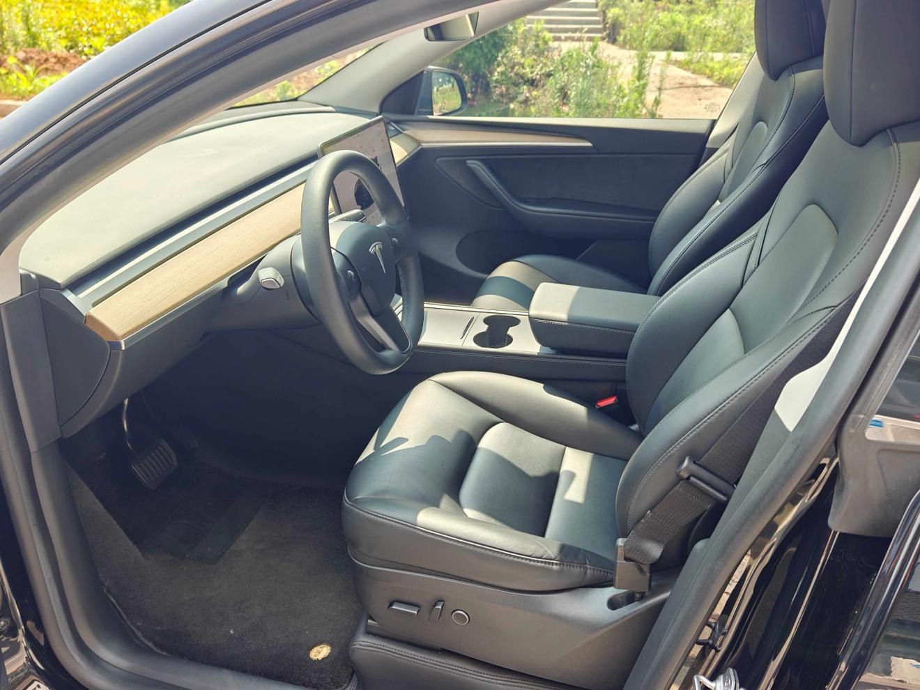 Tesla Model Y 2022 thumb 10