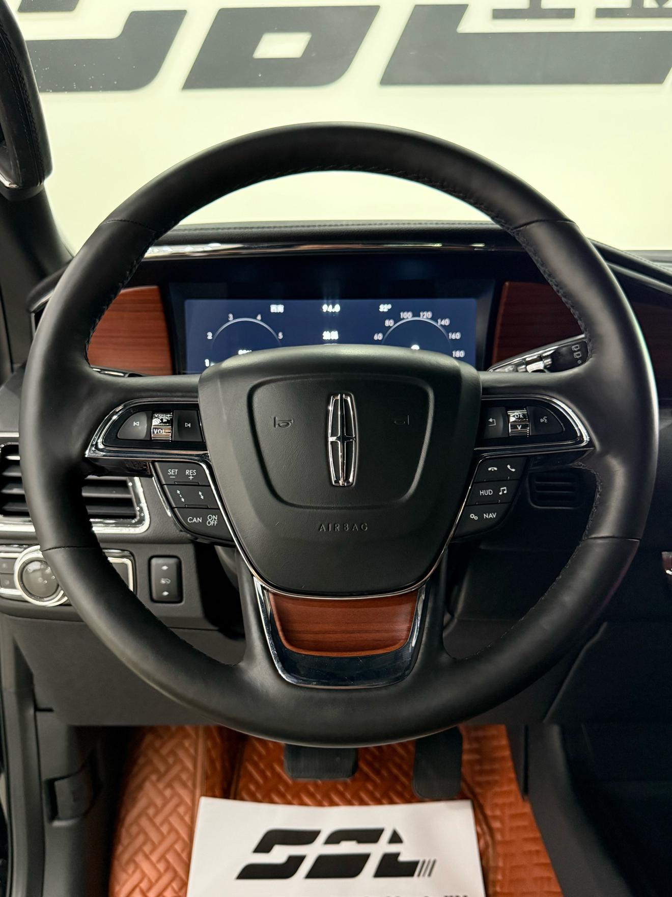 Lincoln Nautilus 2020 thumb 8