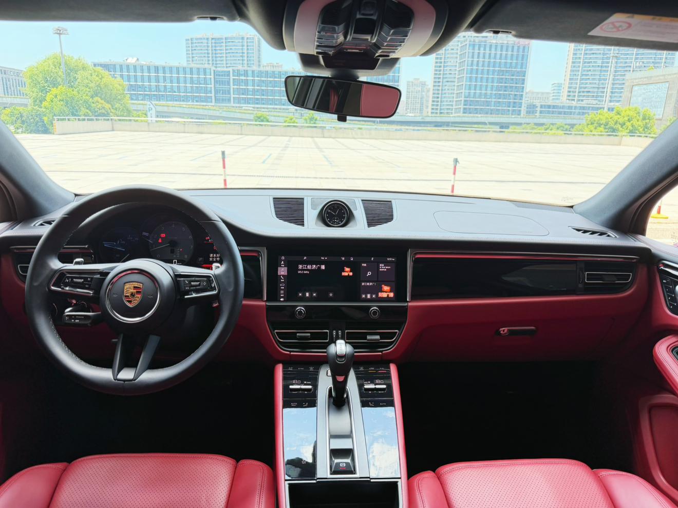 Porsche Macan 2023 thumb 9