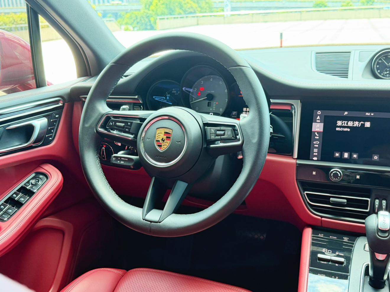 Porsche Macan 2023 thumb 10