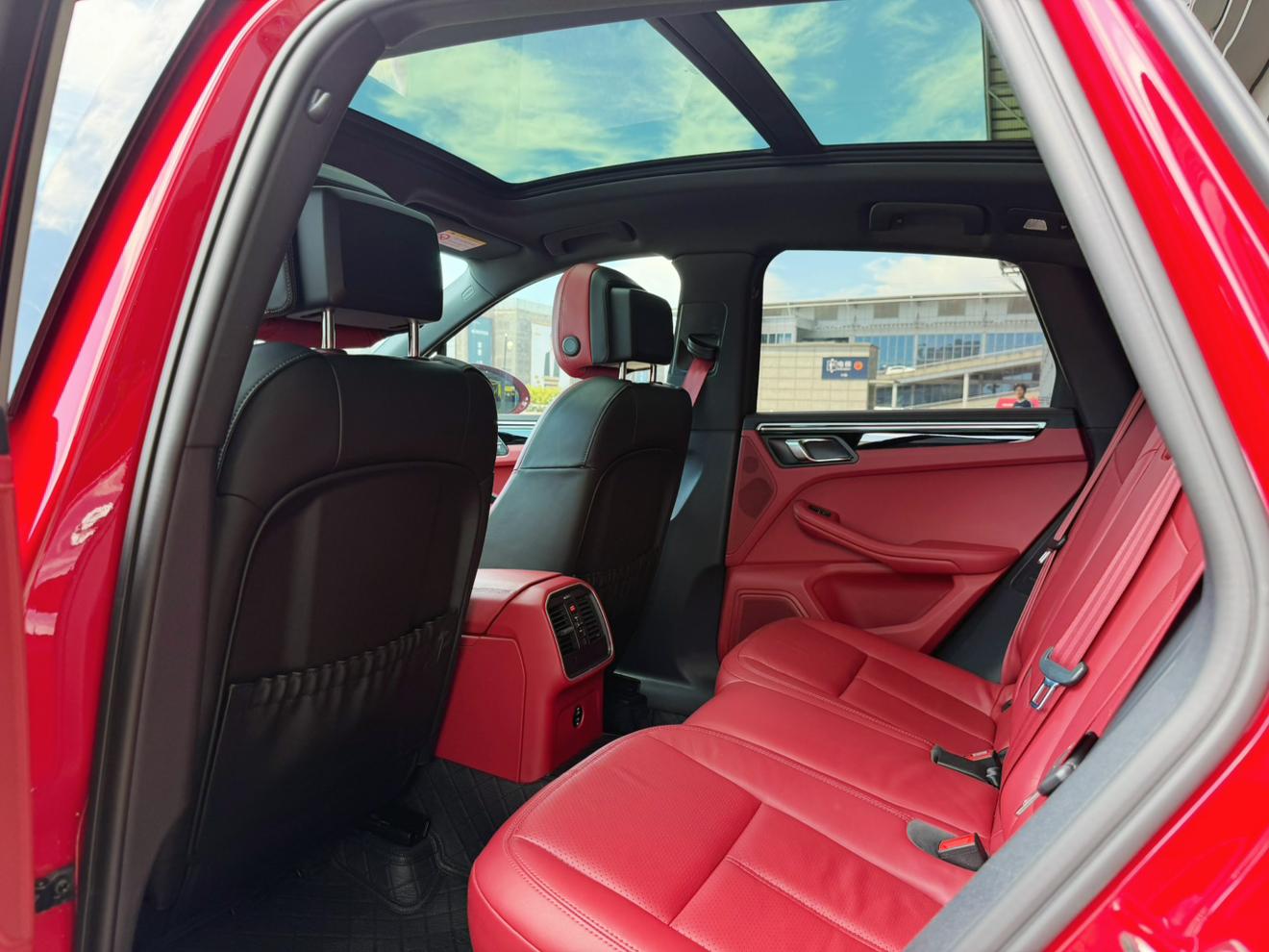 Porsche Macan 2023 thumb 12