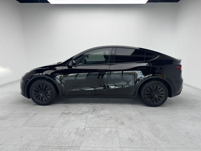 Tesla Model Y 2024 thumb 2