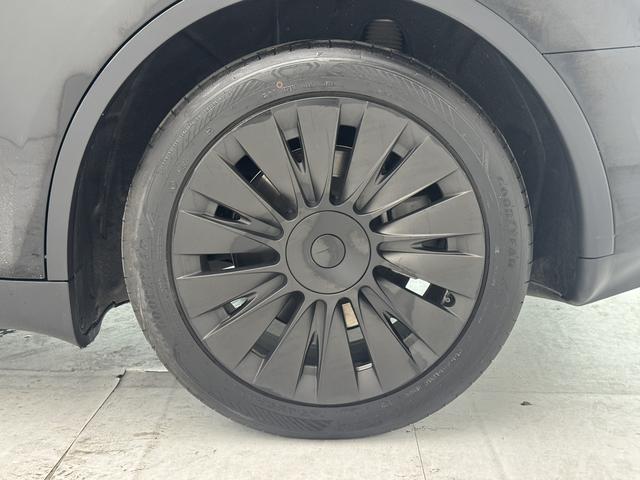 Tesla Model Y 2024 thumb 7