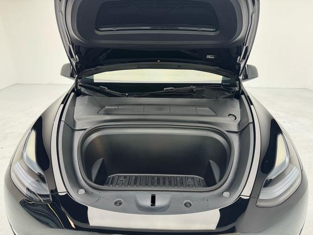 Tesla Model Y 2024 thumb 8