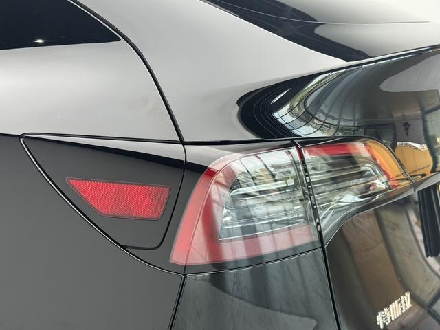 Tesla Model Y 2024 thumb 11