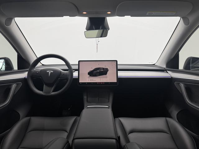 Tesla Model Y 2024 thumb 12