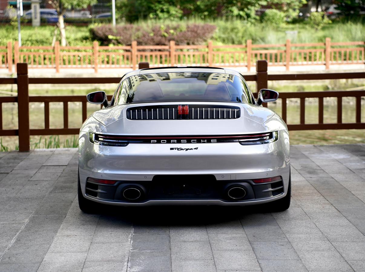 Porsche 911 2023 thumb 2