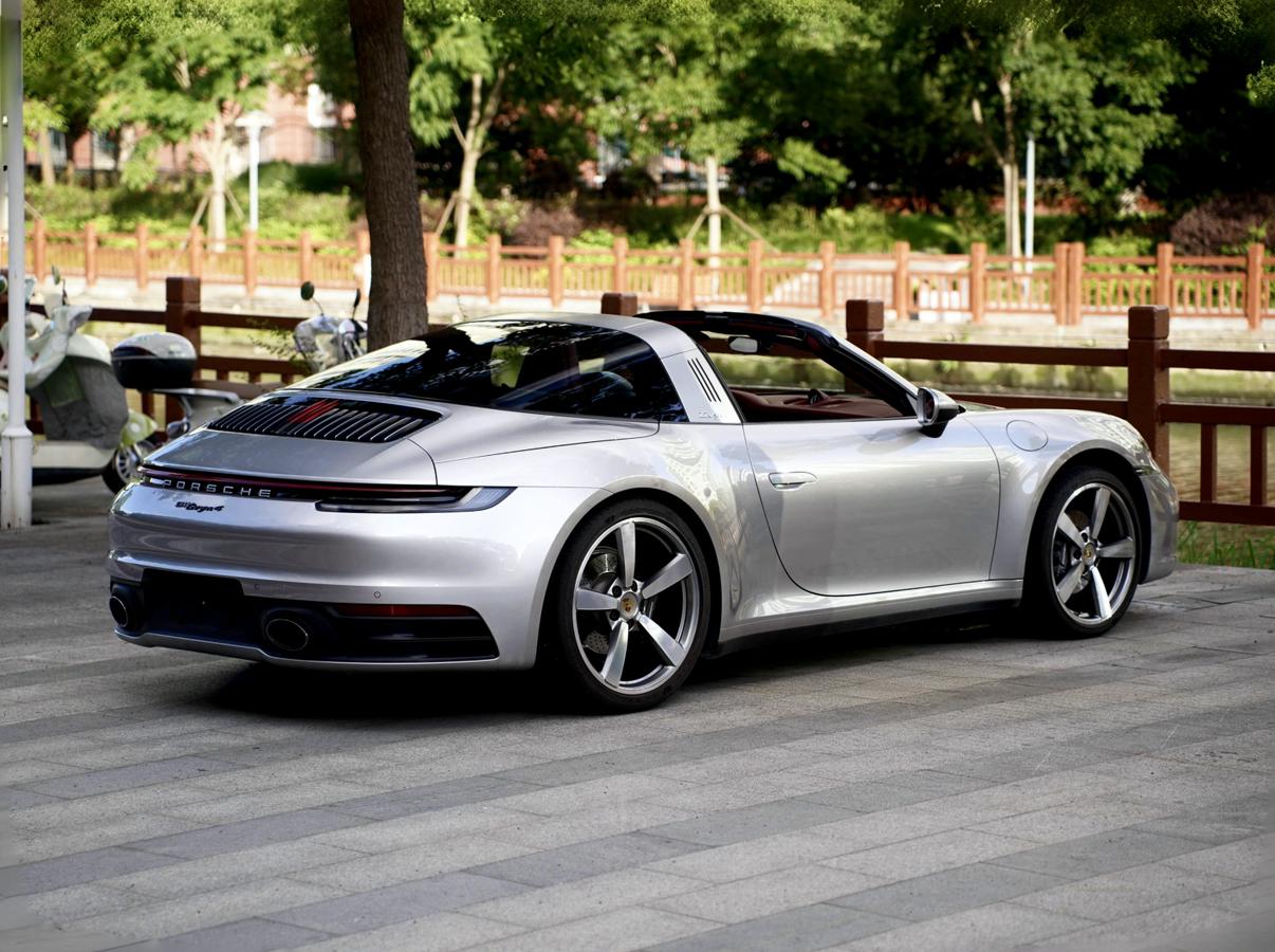 Porsche 911 2023 thumb 3
