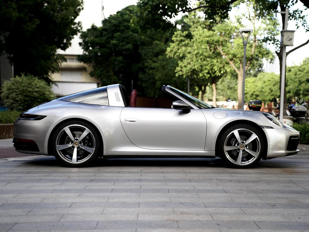 Porsche 911 2023 thumb 4