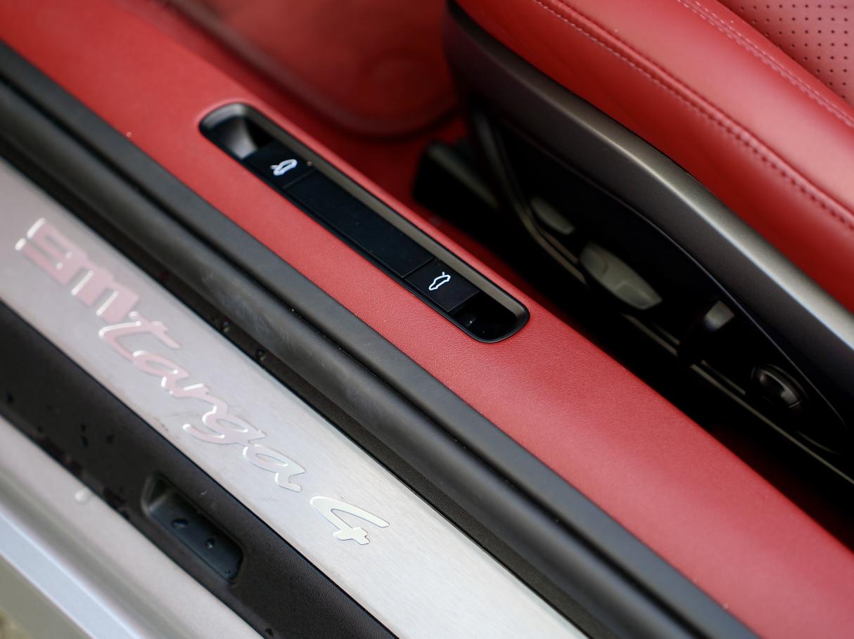 Porsche 911 2023 thumb 7