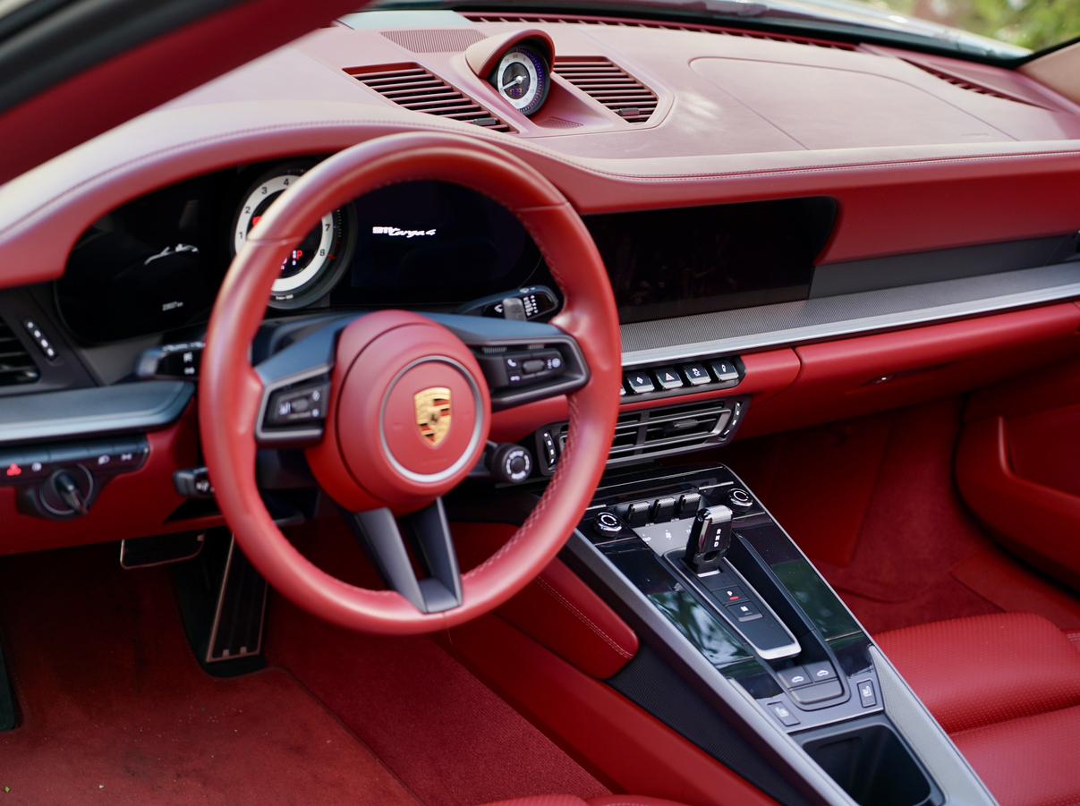 Porsche 911 2023 thumb 11