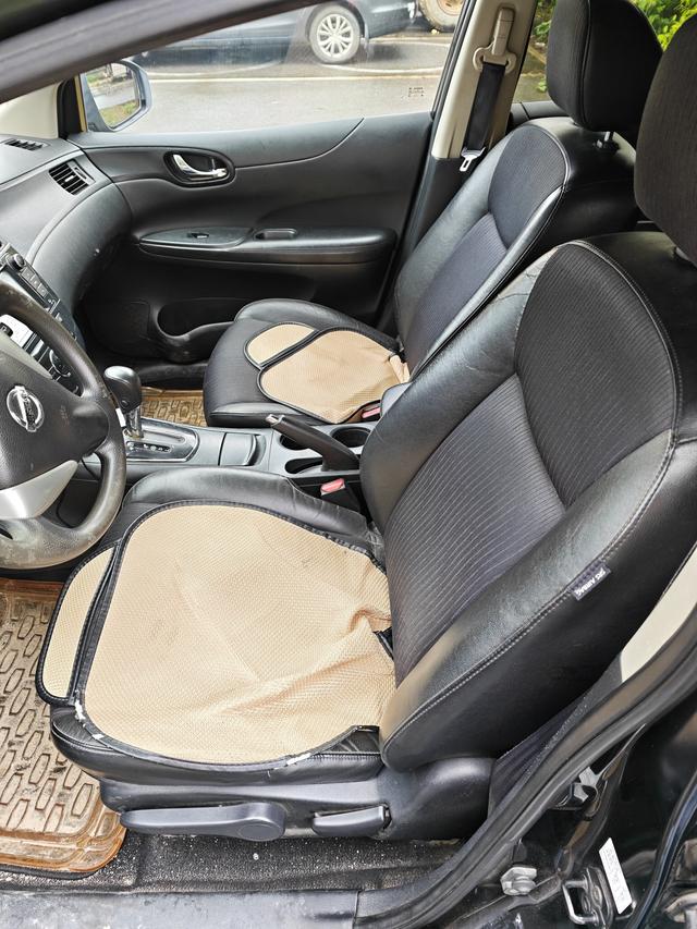 Nissan Tiida 2011 thumb 3