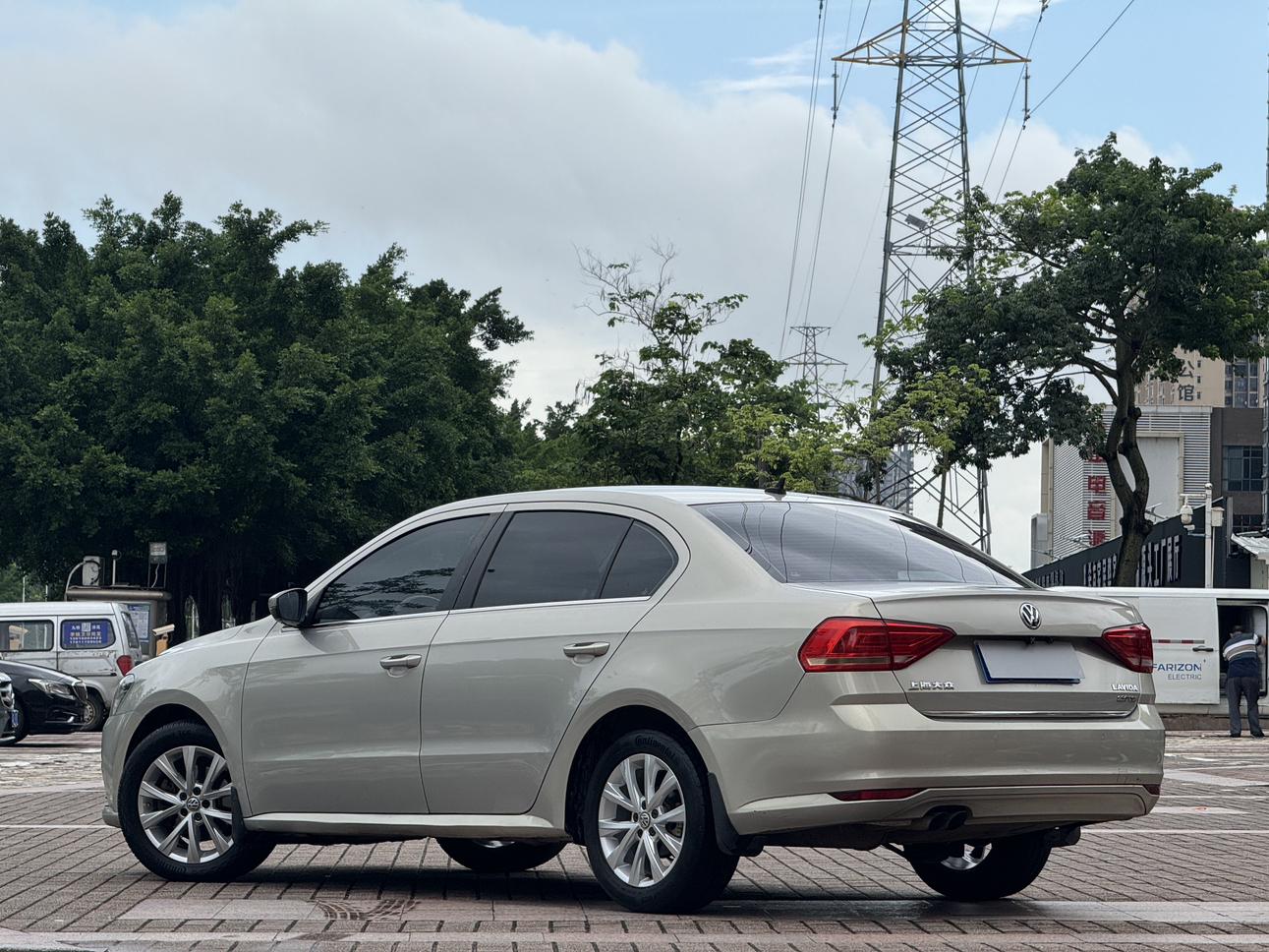 Volkswagen Lavida XR 2015 thumb 2