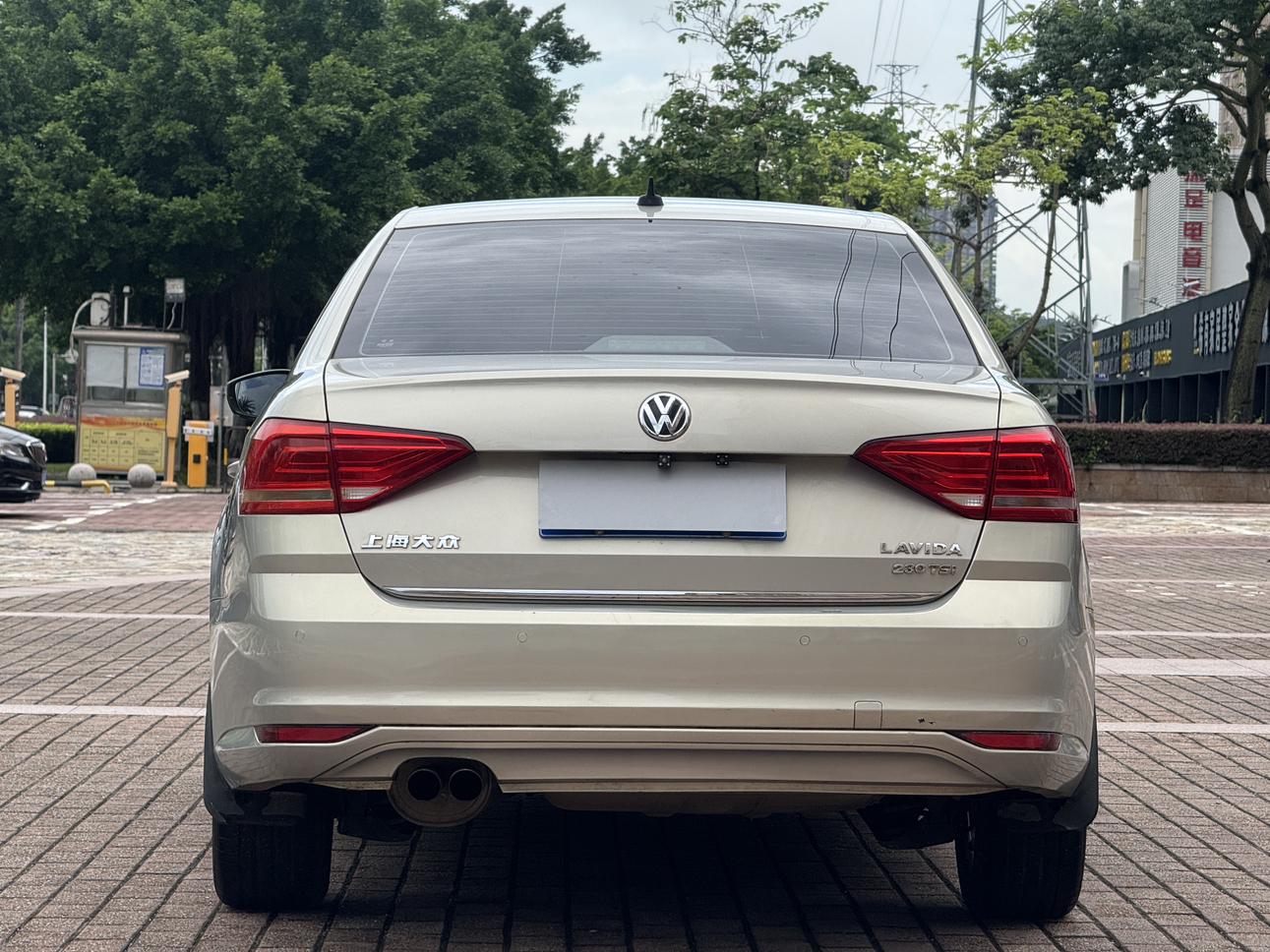 Volkswagen Lavida XR 2015 thumb 3