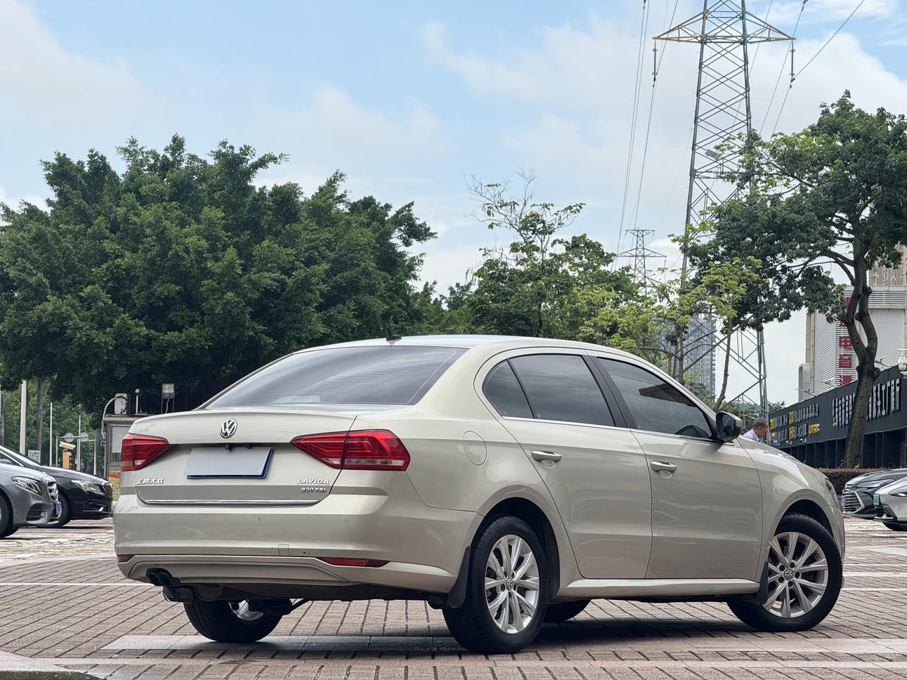 Volkswagen Lavida XR 2015 thumb 4
