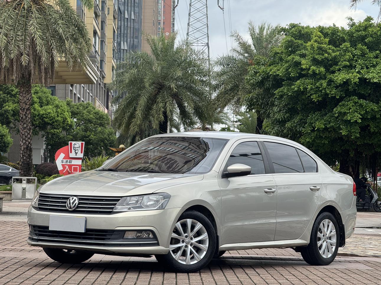 Volkswagen Lavida XR 2015 thumb 9