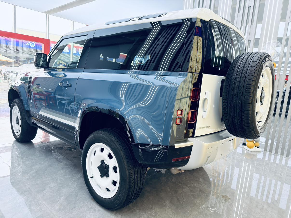 Land Rover Defender 2024 thumb 2