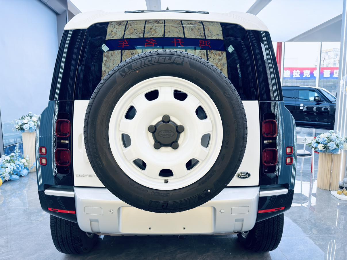 Land Rover Defender 2024 thumb 3
