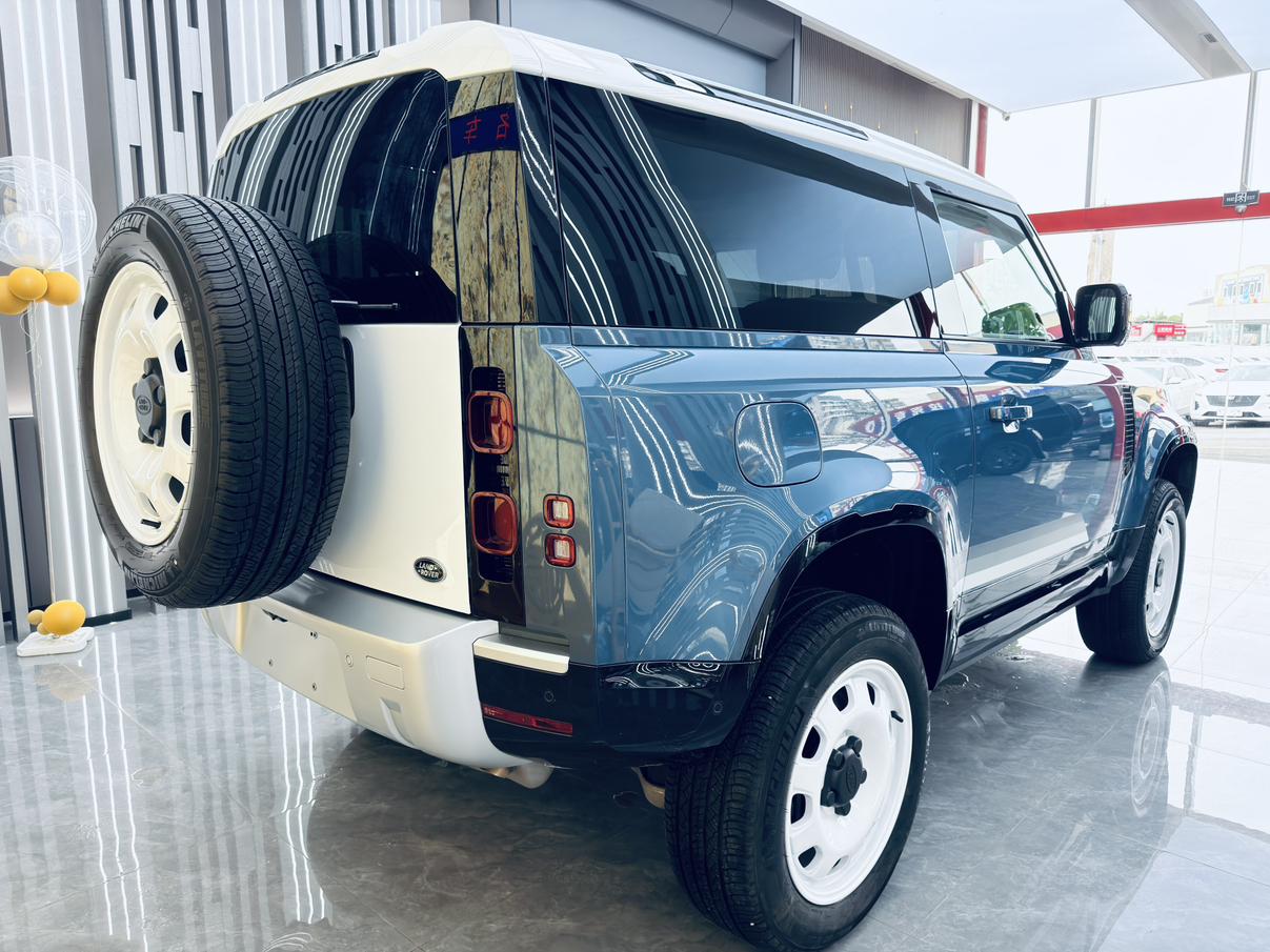 Land Rover Defender 2024 thumb 4