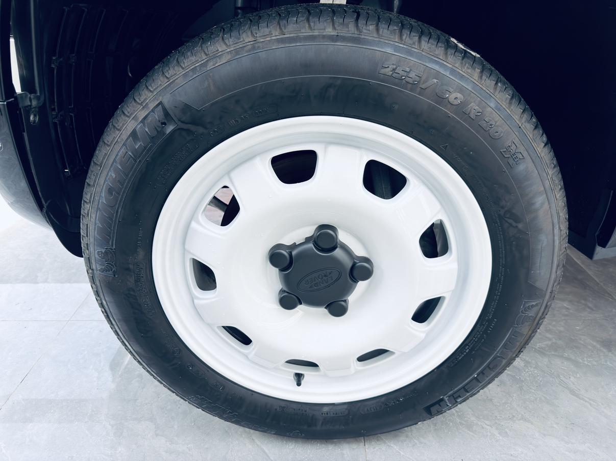 Land Rover Defender 2024 thumb 5