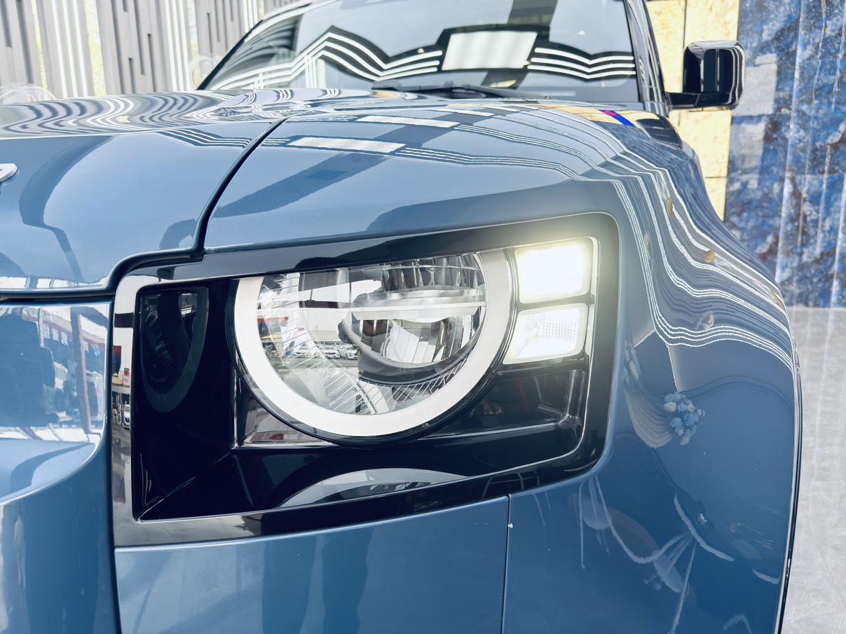 Land Rover Defender 2024 thumb 6