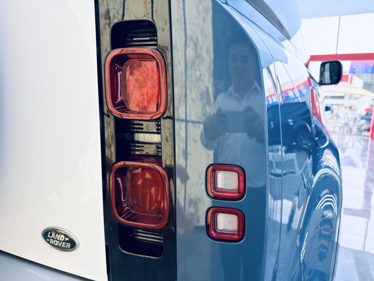 Land Rover Defender 2024 thumb 7
