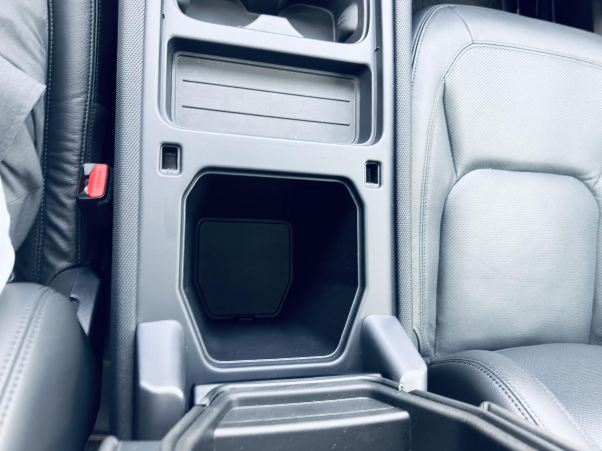 Land Rover Defender 2024 thumb 9
