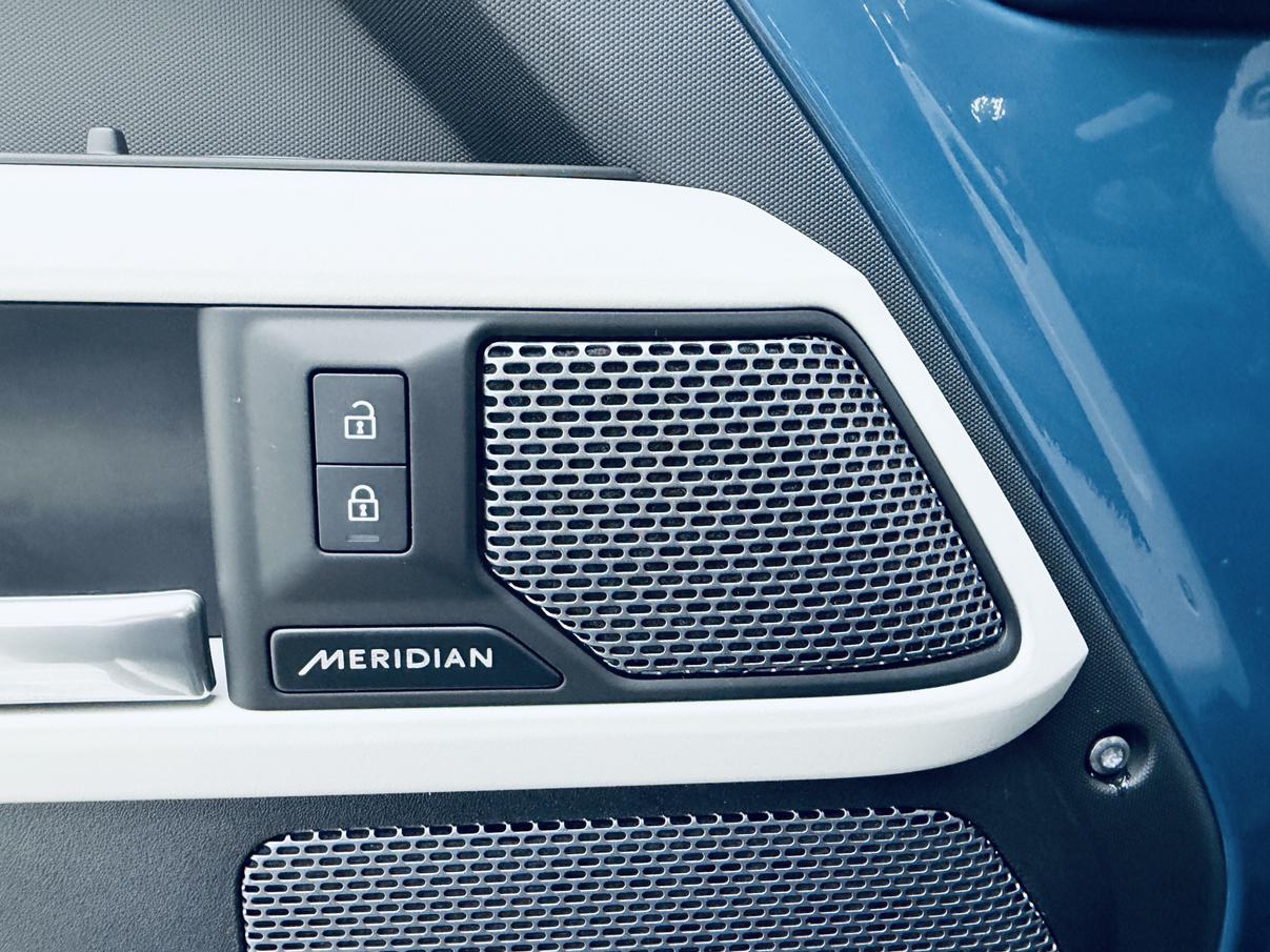 Land Rover Defender 2024 thumb 11