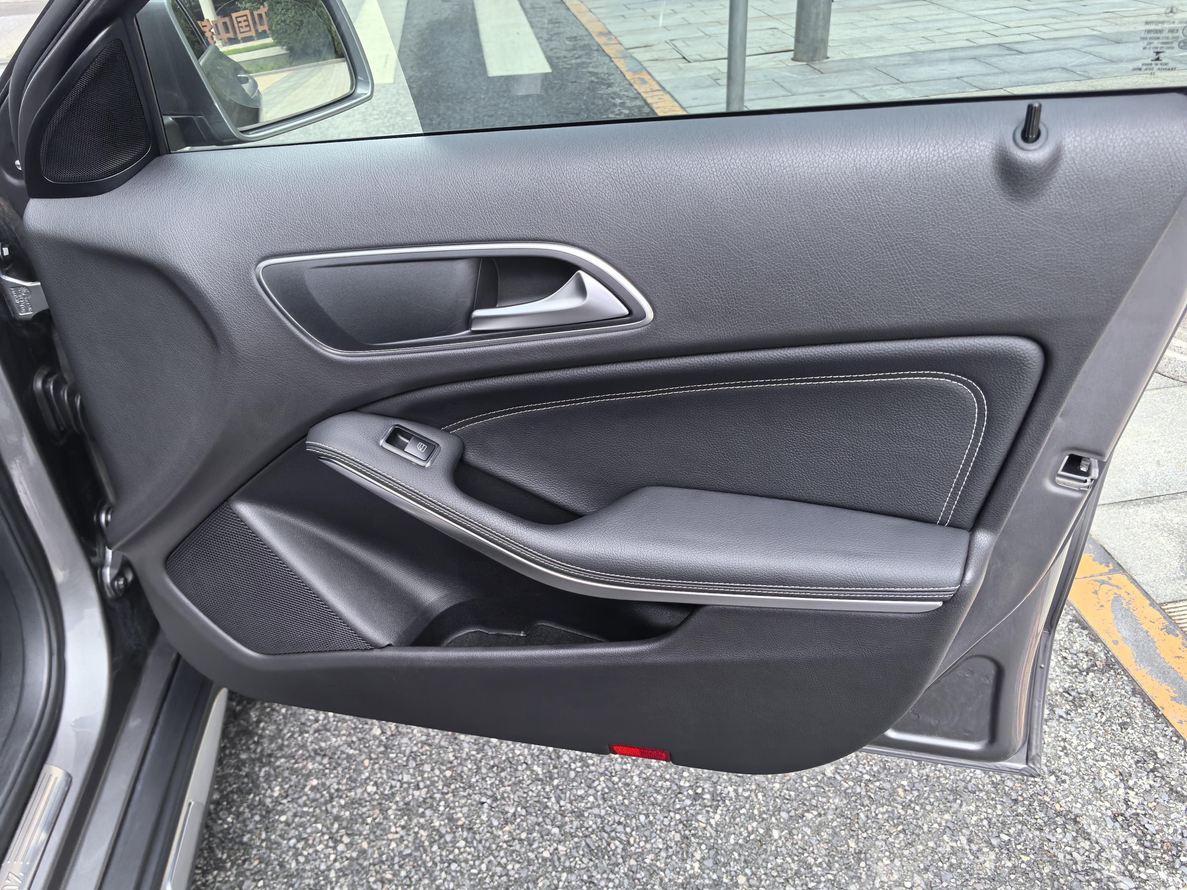 Mercedes-Benz GLA 2015 thumb 9