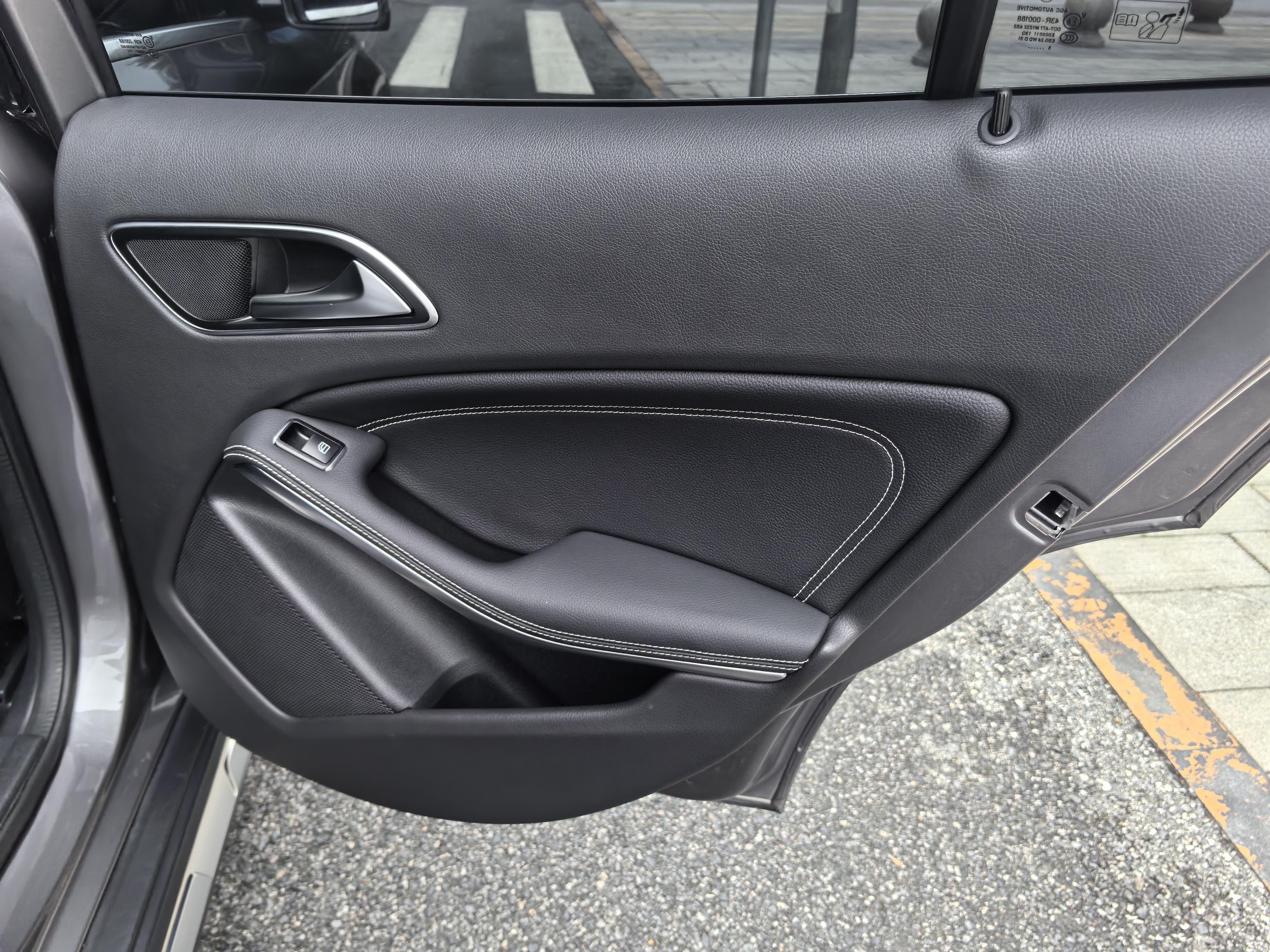 Mercedes-Benz GLA 2015 thumb 10