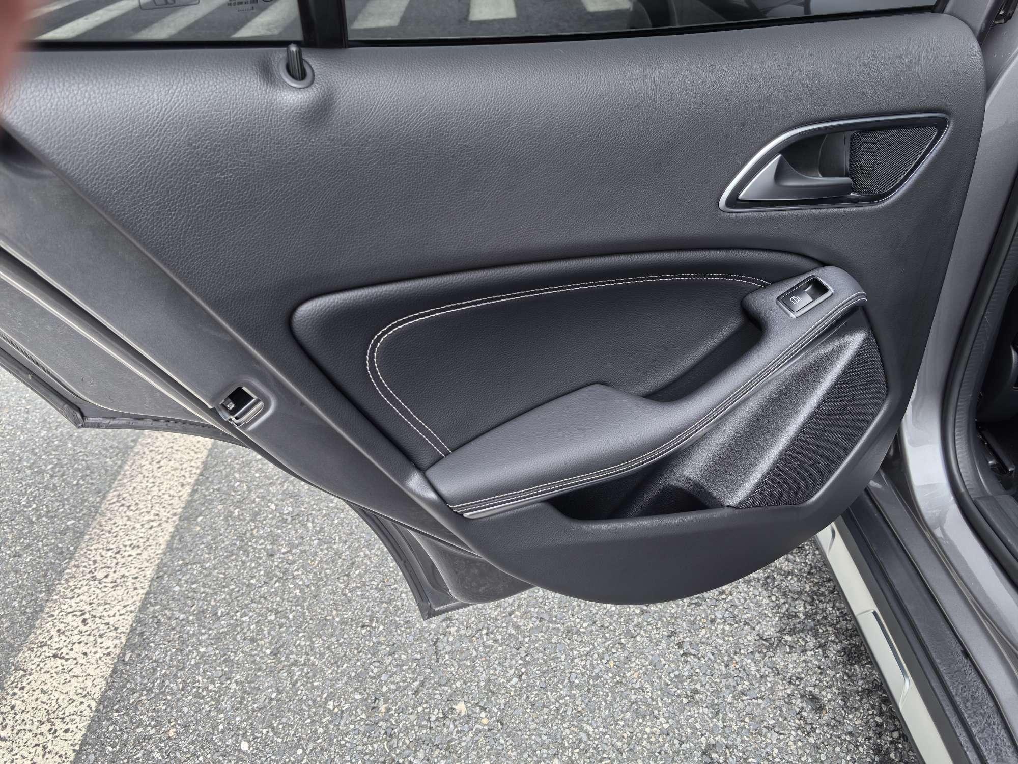 Mercedes-Benz GLA 2015 thumb 11