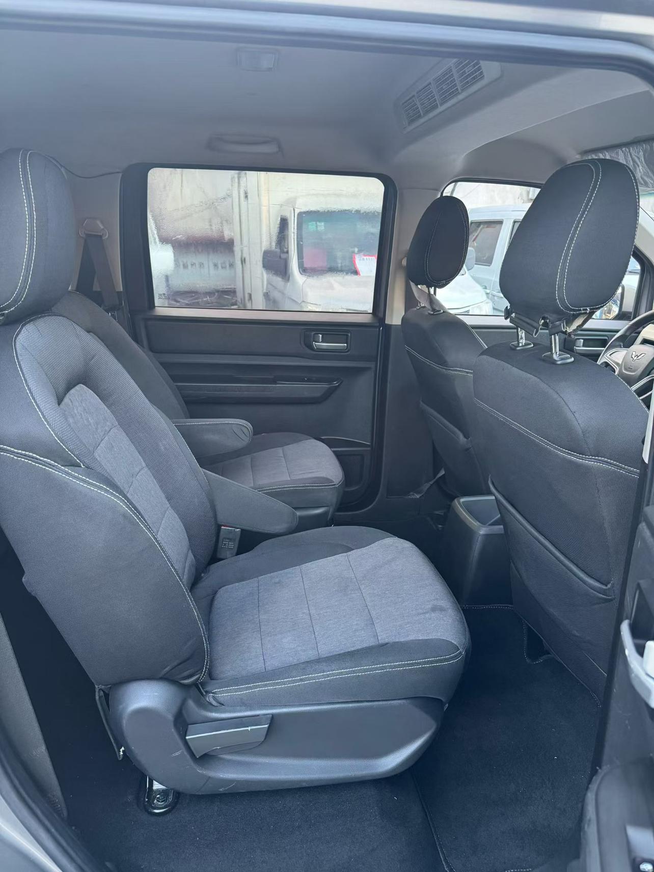 Wuling Hong Guang PLUS 2020 thumb 6